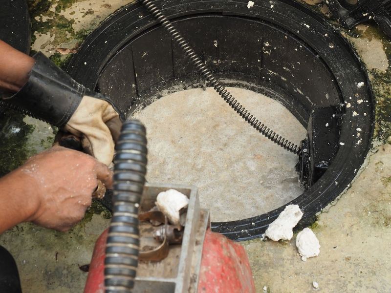 Limpeza de caixa de gordura em cozinha comercial em Curitiba