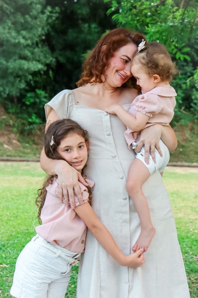 Scheilamar com as filhas, entre elas Lana